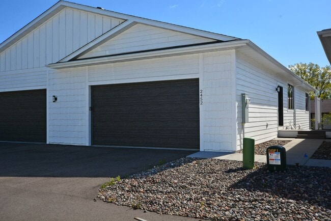 Building Photo - New Construction Townhouse Available Now in Roseville!
