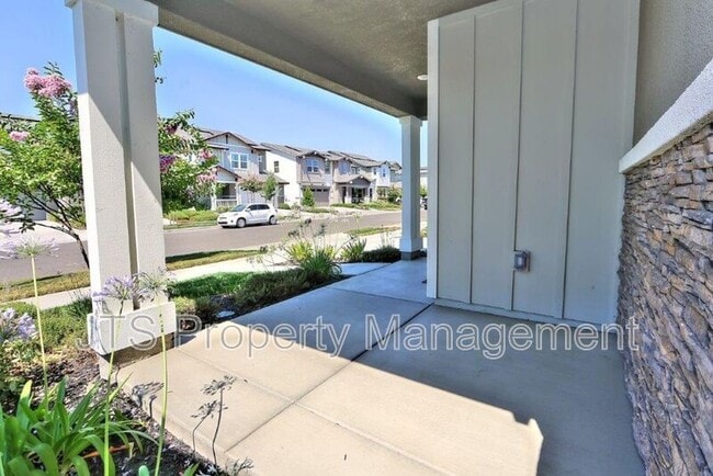 Photo - 2683 Alcove Way