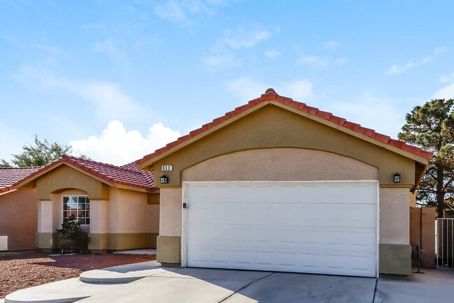 Photo - 633 Willowick Ave