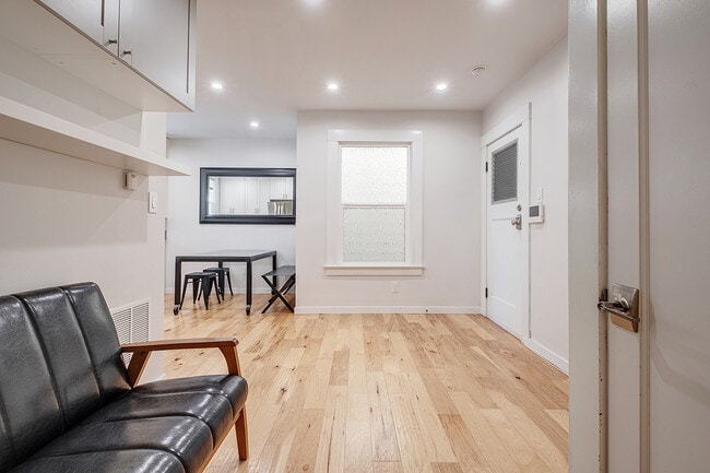 Photo - 39 Rosemont Pl