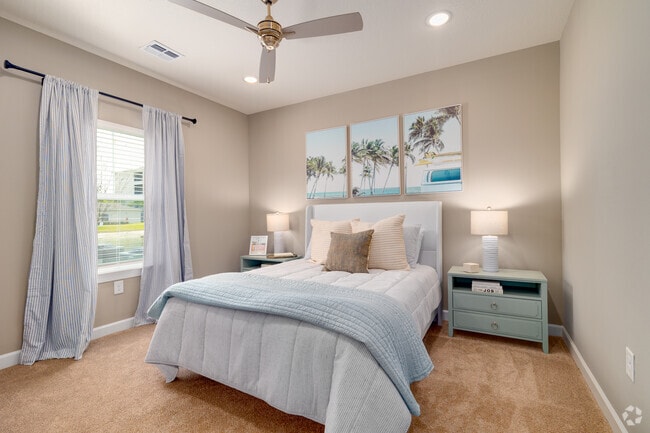 2BR, 2BA - 1,038SF - Primary Bedroom - Vantage Apartments