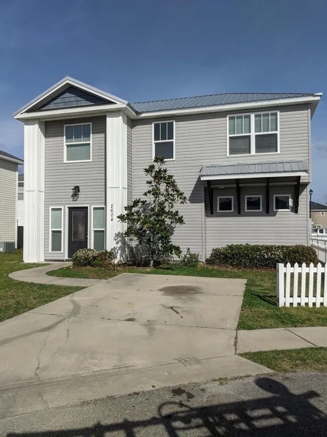 Building Photo - 4 bedroom 2.5 bath Rental