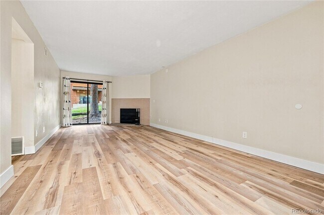 433 Wright St Unit 101