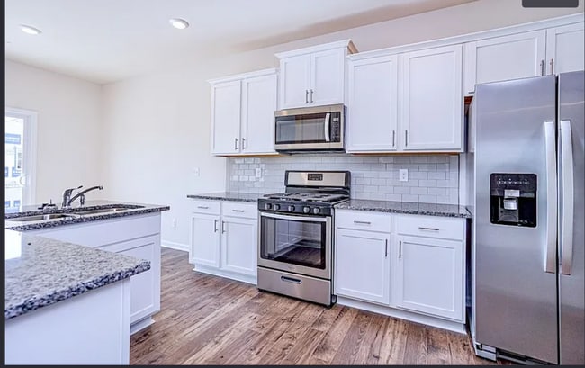 Photo - 202 Yellow Fox Rd