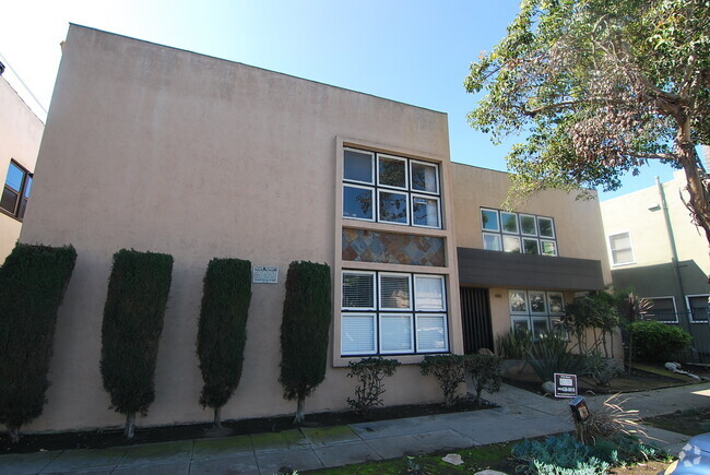 Building Photo - Spacious 1 Bedroom Downtown Long Beach Condo