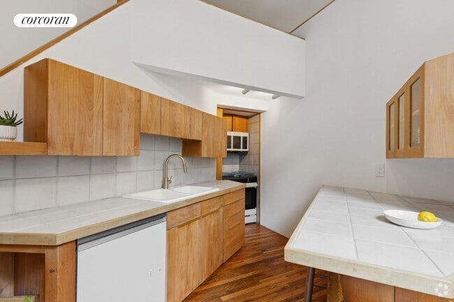Building Photo - 719 Greenwich St Rental