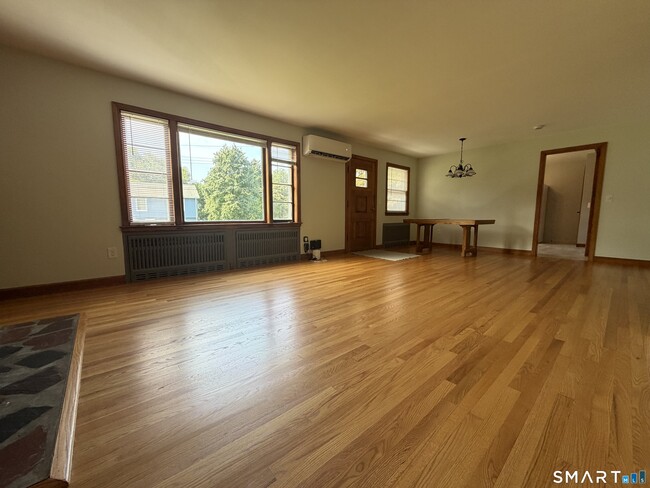 Photo - 110 Collett St