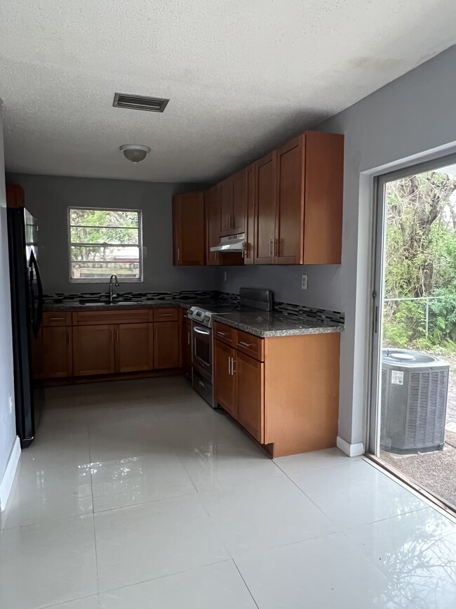 Photo - 147 NE 168th St