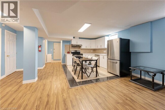 Photo - 263 Hepburn Crescent