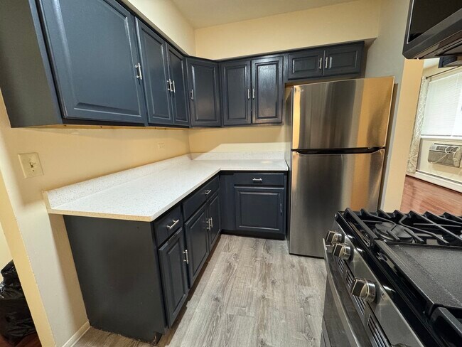 Photo - 7320 N Rogers Ave Unit 215