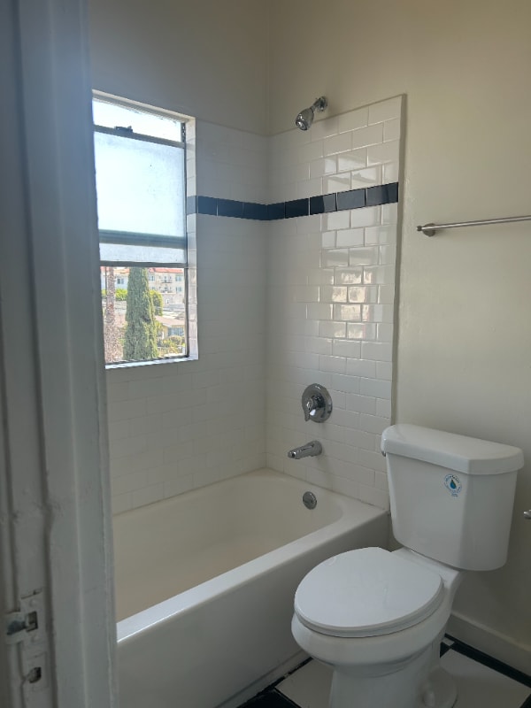 Photo - 4367 Oakwood Ave Unidad 304