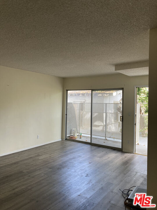 Building Photo - 844 6th St Unit 3 Rental