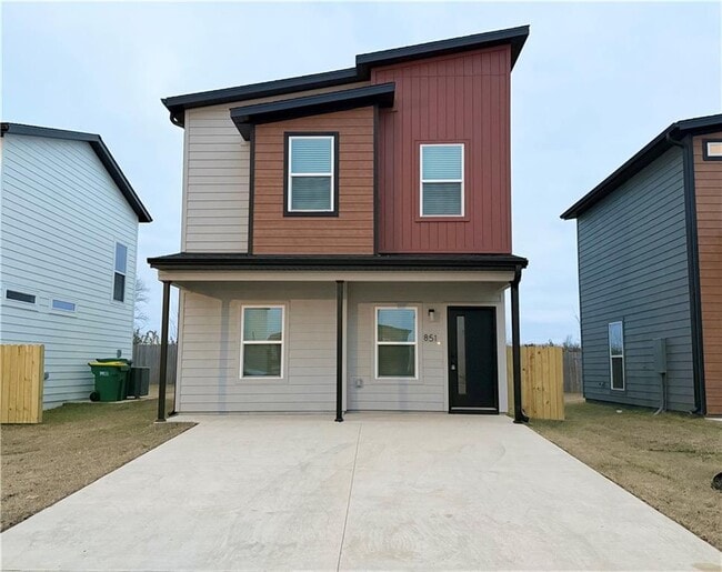 Photo - 851 Reading RR Ln