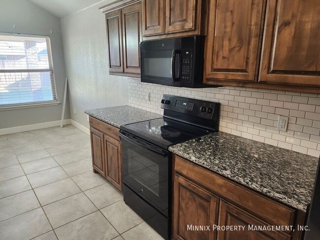 Photo - 5222 Jarvis St