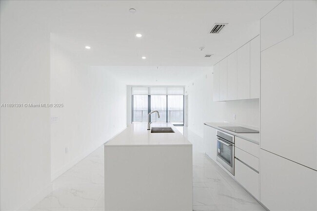 Photo - 700 NE 24th St Unit 5604