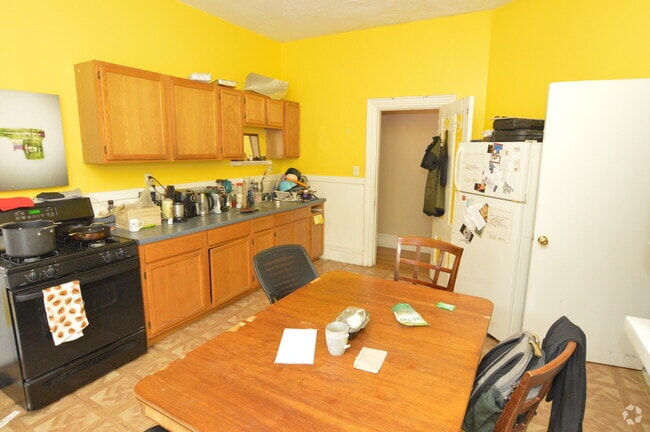 Building Photo - 32 Linden St Rental