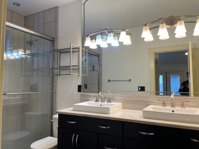 Photo - Beautiful Open Floor Plan-3 Bedroom 2 Bath Home-Located in Central Point