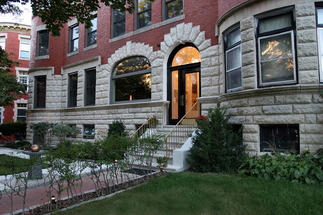 Building Photo - 1 Clinton Path Unit 1