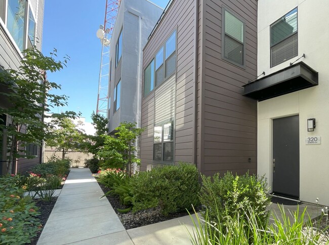 Building Photo - Embrace the Charm, Enjoy the Space, Love t... Rental
