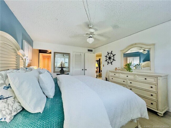 Building Photo - 10044 S Ocean Dr Unit 102
