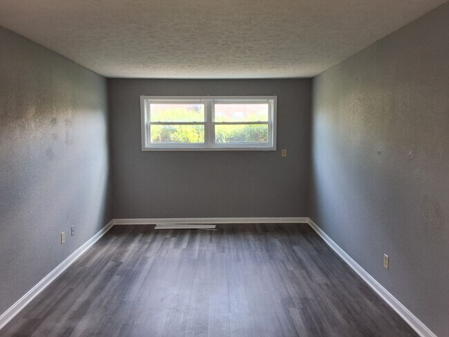 Photo - Comfy 2 Bedroom, 1 Bath Apartment located ... Unit 1