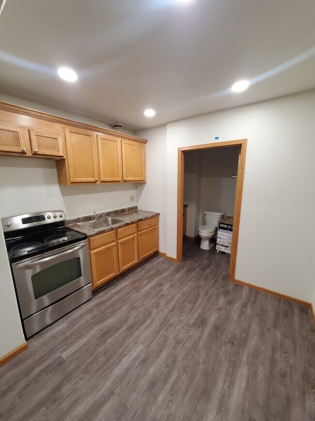 Beautiful 2BED/1BATH Southside Apartment Unit 2934A S 9th St