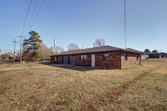 Updated 2 Bedroom Duplex in Republic, MO! - Updated 2 Bedroom Duplex in Republic, MO! House