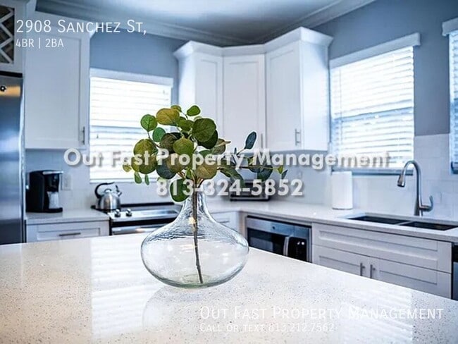 Photo - 2908 Sanchez St