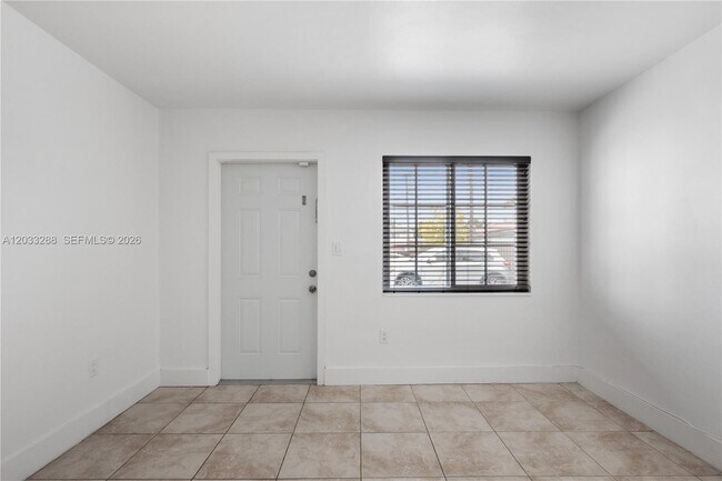 932 SW 6th St Unit 5