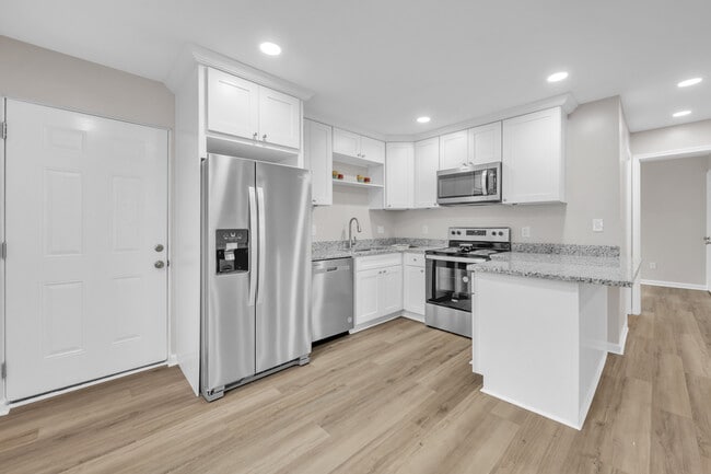 Photo - 8 E Preston St