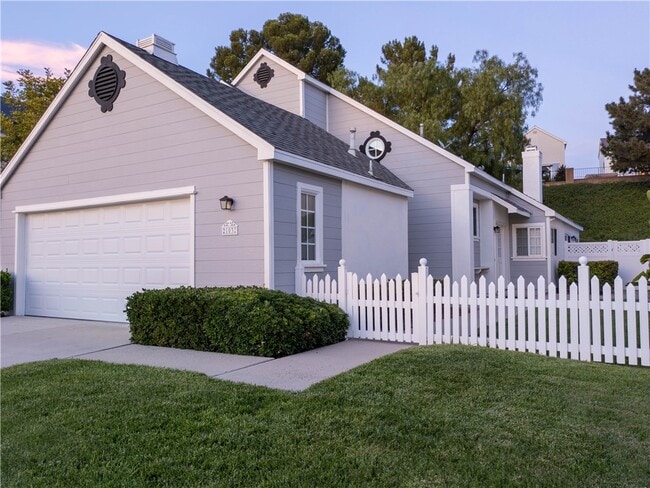 Photo - 21032 Primrose Ln