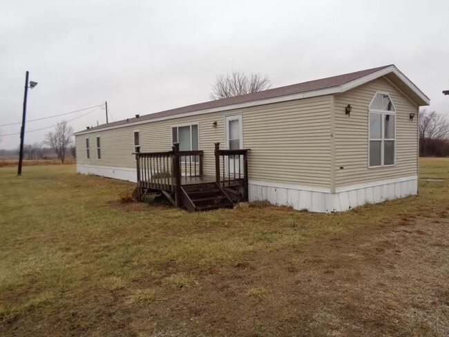 Photo - Nice, large, mobile home on outskirts of T...