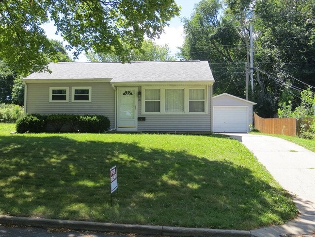 Building Photo - 1711 Keith Dr NE