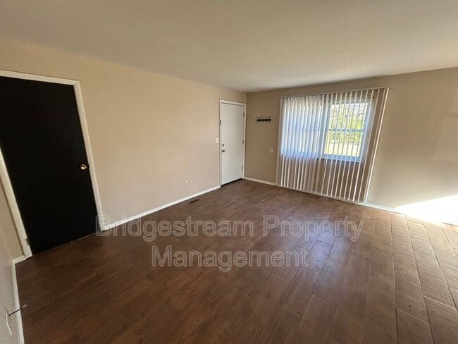 Photo - 1901 Hazel Ave