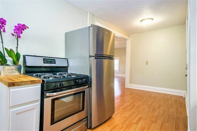 All Stainless Steel Appliances - 1209 Pine St Unit 1209 Pine Apt #2