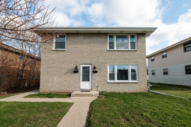 Building Photo - 3316 E Bottsford Ave Unit Upper