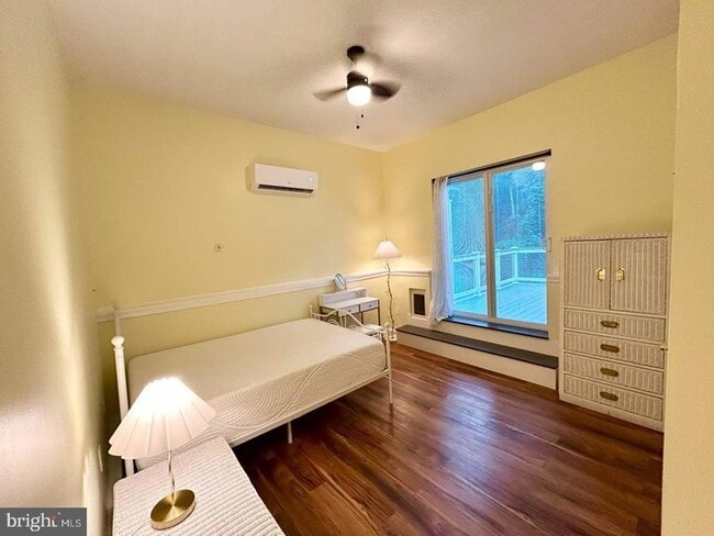 Photo - 1440 Hartwood Rd