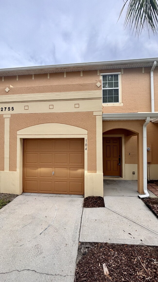 Building Photo - Modern Townhome in the center of Melbourne Unit 104