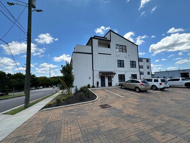 Photo - Beautiful Fully Furnished 1 Bed 1 Bath in ...