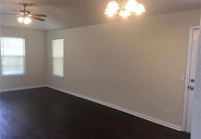 Photo - 1004 Drover's Cove