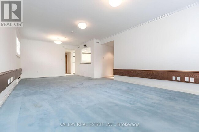 Photo - 47 Ranleigh Ave Unit 201