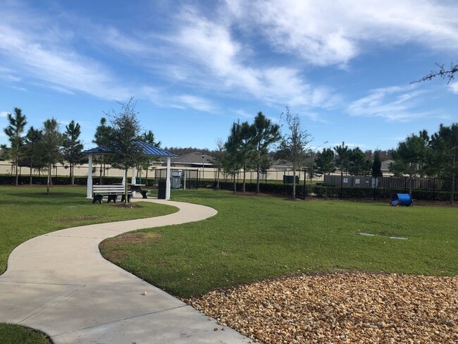 Photo - 3/2 house no carpet located in Sun City Center