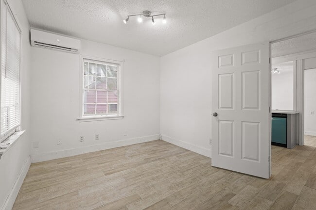 Photo - 1415 Church St