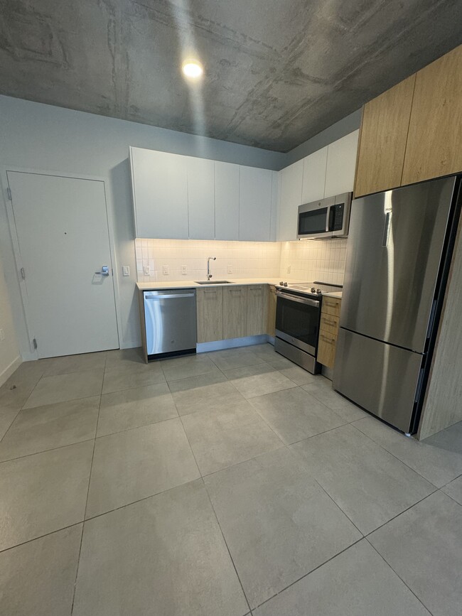 Building Photo - 353 NW 32nd St Unit A3 Rental