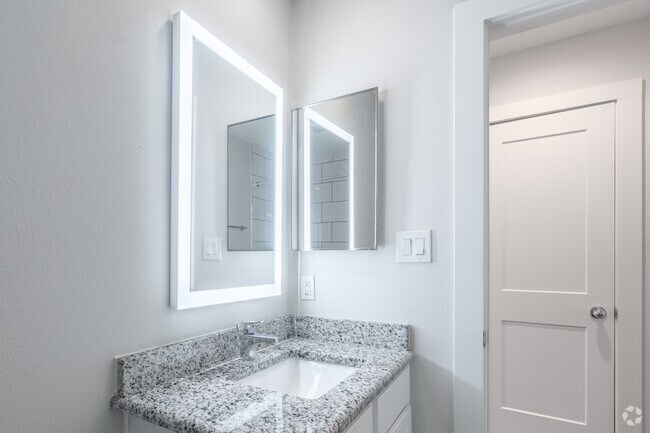 3BR, 1.5BA - 1000SF