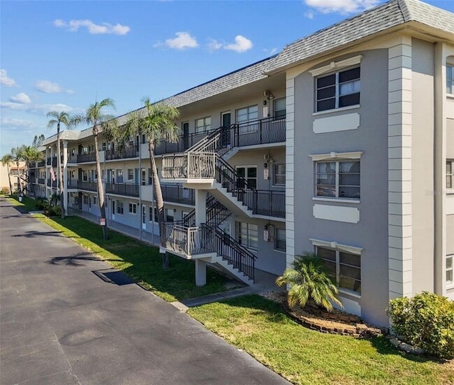 Building Photo - 211 Pasadena Ave N Unit 107