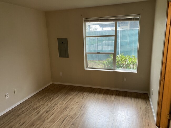 Photo - 677 Lake Island Ave SE