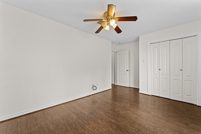 Photo - 842 E 29th St