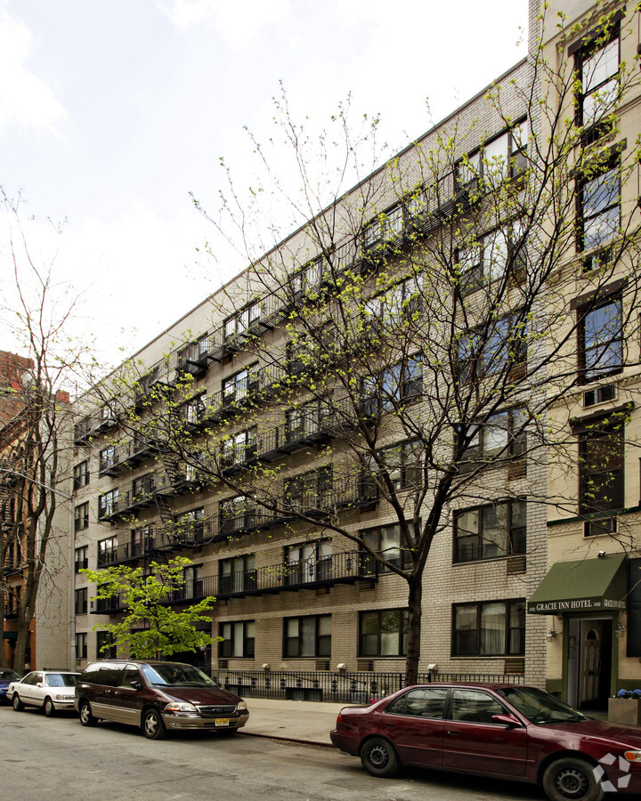 Photo - 504 E 81st St Apartments
