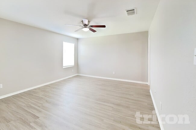 Photo - 9736 Marbach Brk